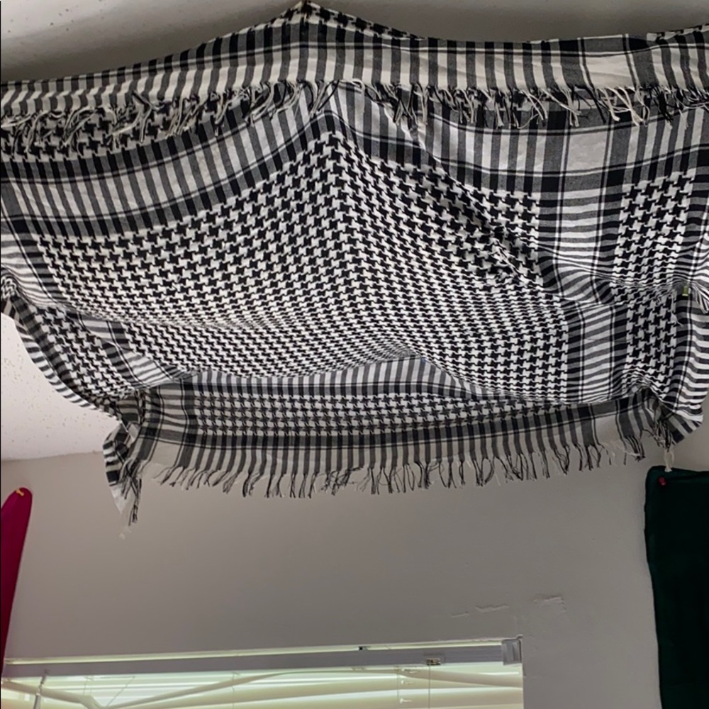 Scarfs - Picture 6 of 7